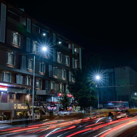 Hotel Pleasant Lake Ahmadábád Exteriér fotografie